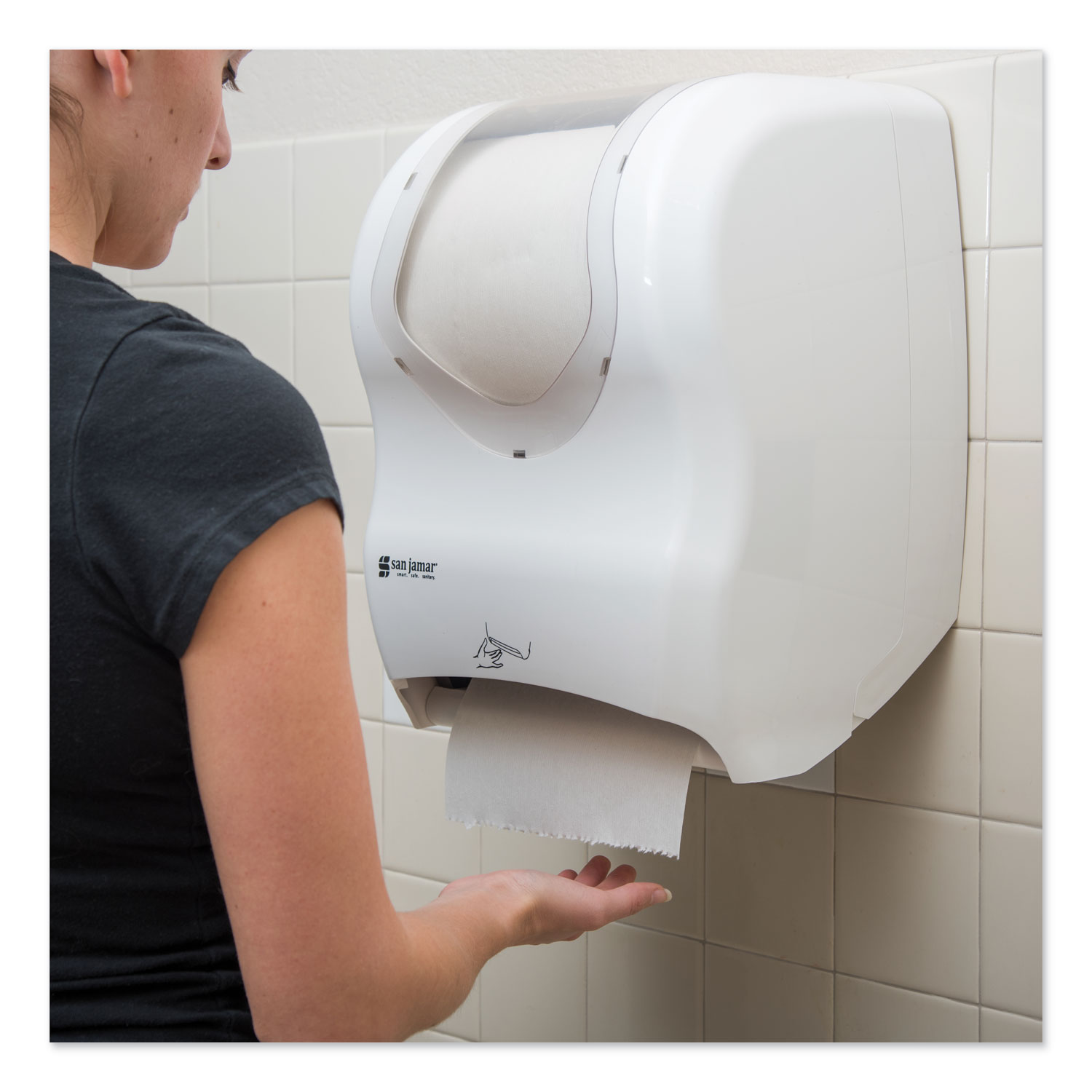 San Jamar Smart System with IQ Sensor Towel Dispenser, Black/Silver