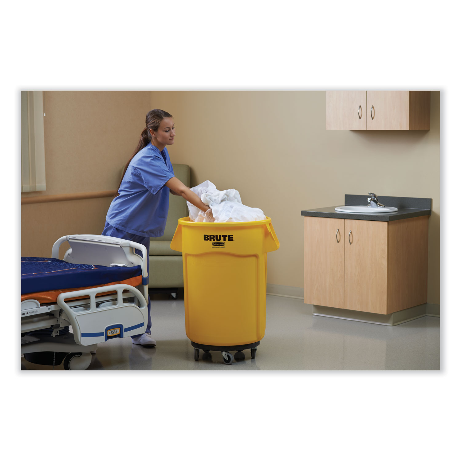  RCP2620YEL - Rubbermaid Brute Refuse Container, Round, Plastic,  20 Gal, Yellow : Office Products