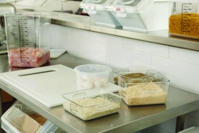 SpaceSaver Square Containers, 2 qt, 8.8 x 8.75 x 2.7, Clear, Plastic